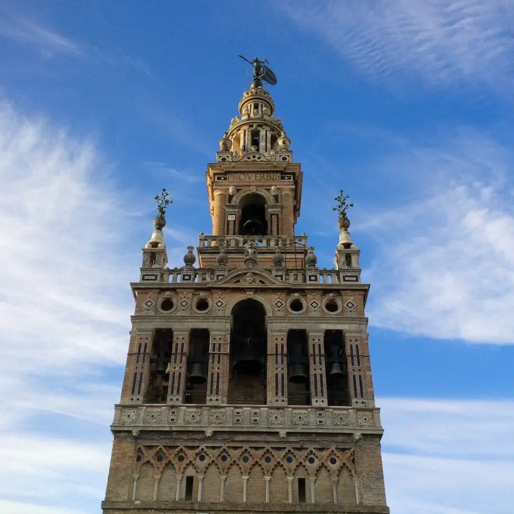 Giralda_monumentos_mas_importantes_de_sevilla