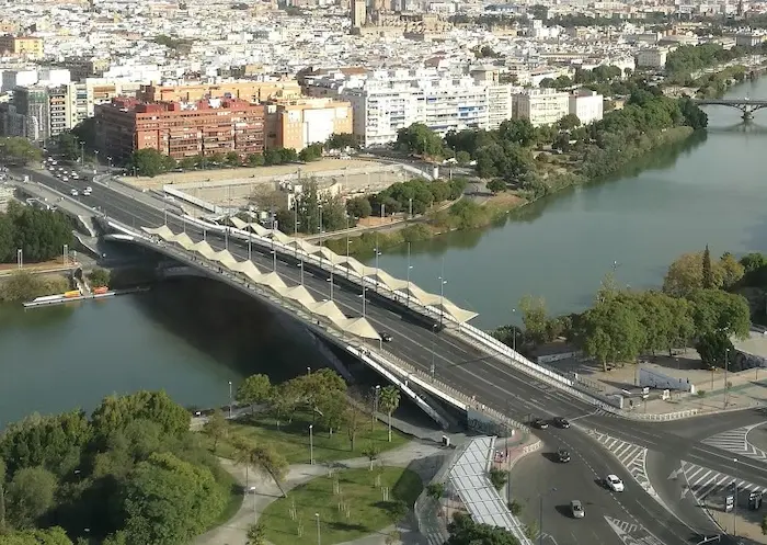 El puente del Cristo de la Expiración ( Cachorro) o de Chapina