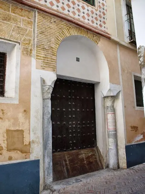 Puerta conservada de la sinagoga de Santa María la Blanca