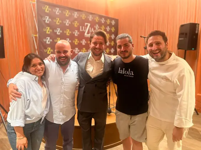 Bar Luzia, el mejor ambiente de la calle Betis por la noche