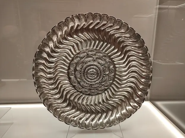 bandeja novohispana siglo XVII