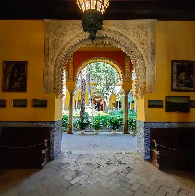 Experiencia combinada. Palacios y leyendas: Palacio de las Dueñas y las leyendas ocultas del centro de Sevilla