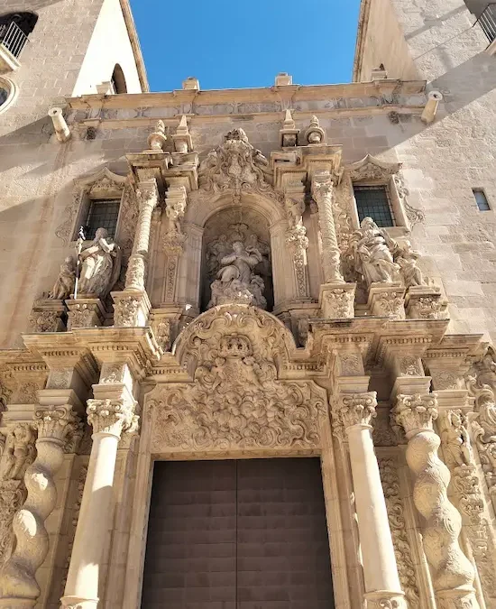Sevilla_y_el_gran_monumento_de_alicante