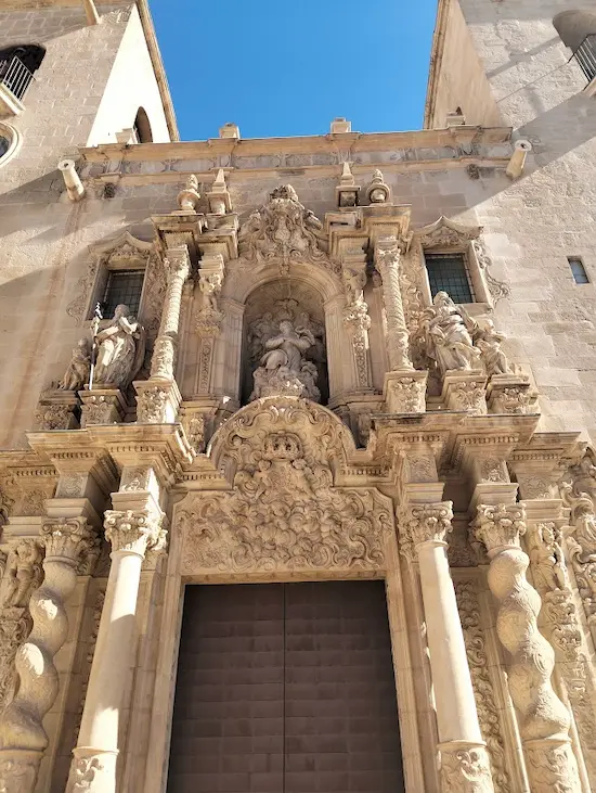 Sevilla_y_el_gran_monumento_de_alicante